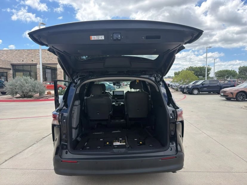 2026 Toyota Sienna - Image 26