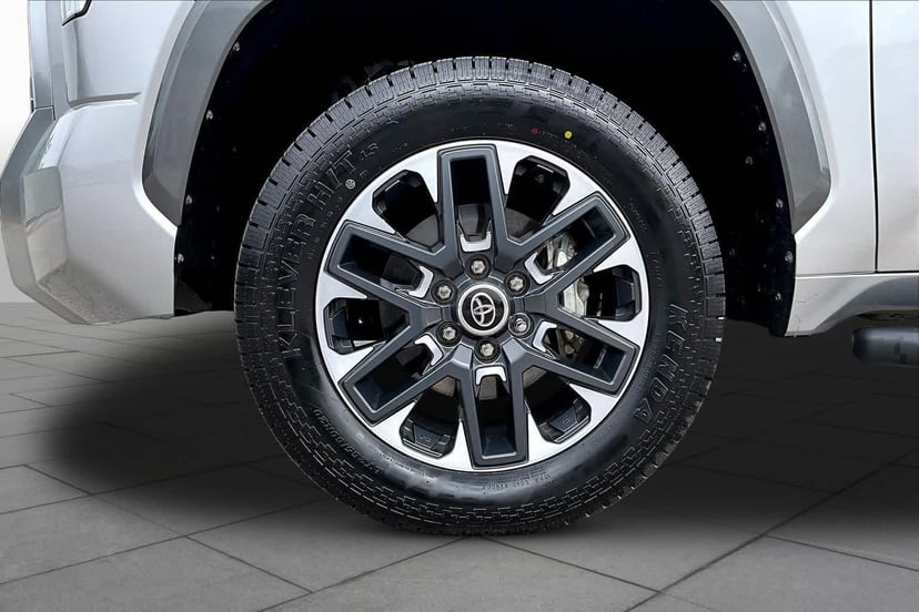 2022 Toyota Tundra - Image 11