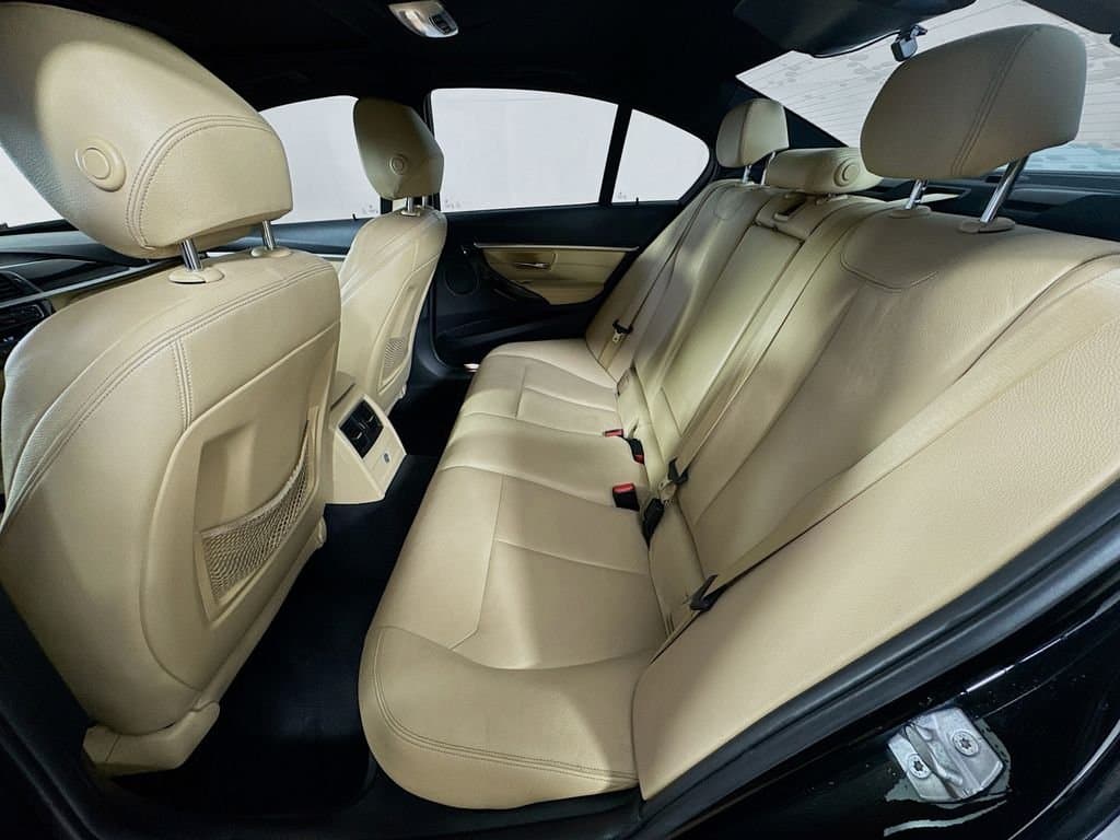 2017 BMW 3 - Image 30