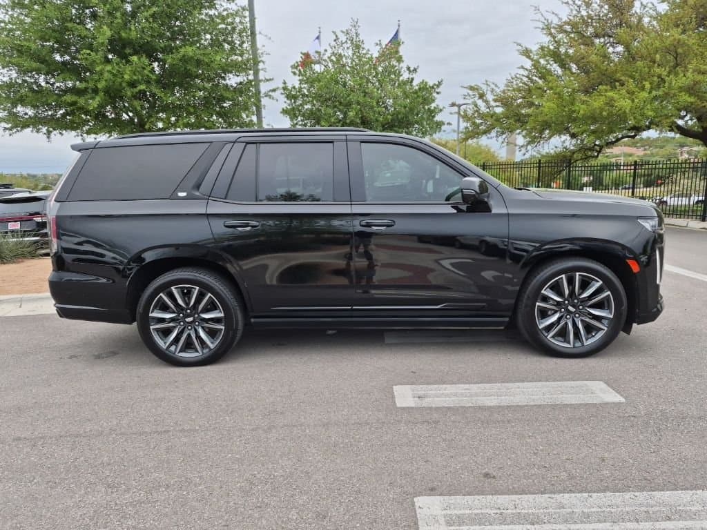 2022 Cadillac Escalade - Image 11