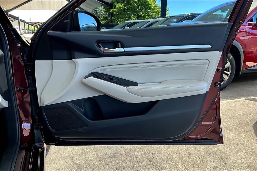 2023 Nissan Altima - Image 23