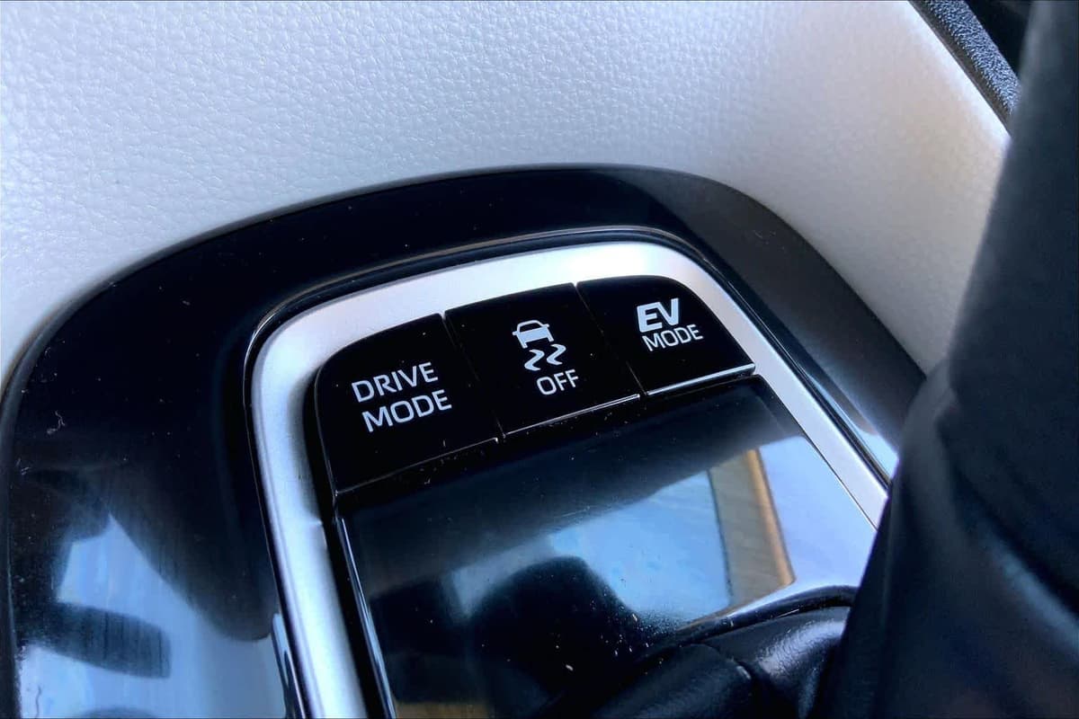 2025 Toyota Corolla - Image 32