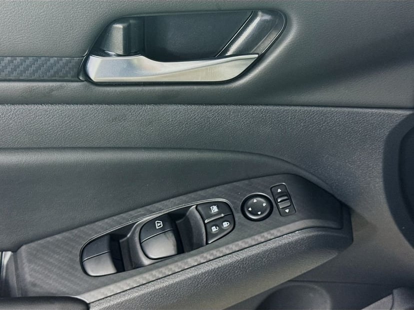 2025 Nissan Altima - Image 21