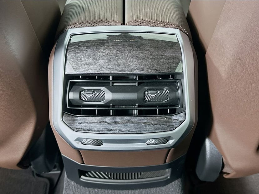 2026 BMW i7 - Image 18