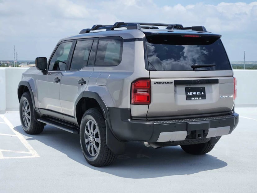 2024 Toyota Land Cruiser - Image 7