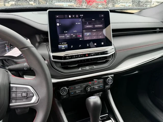 2025 Jeep Compass - Image 16