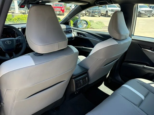 2025 Toyota Camry - Image 27