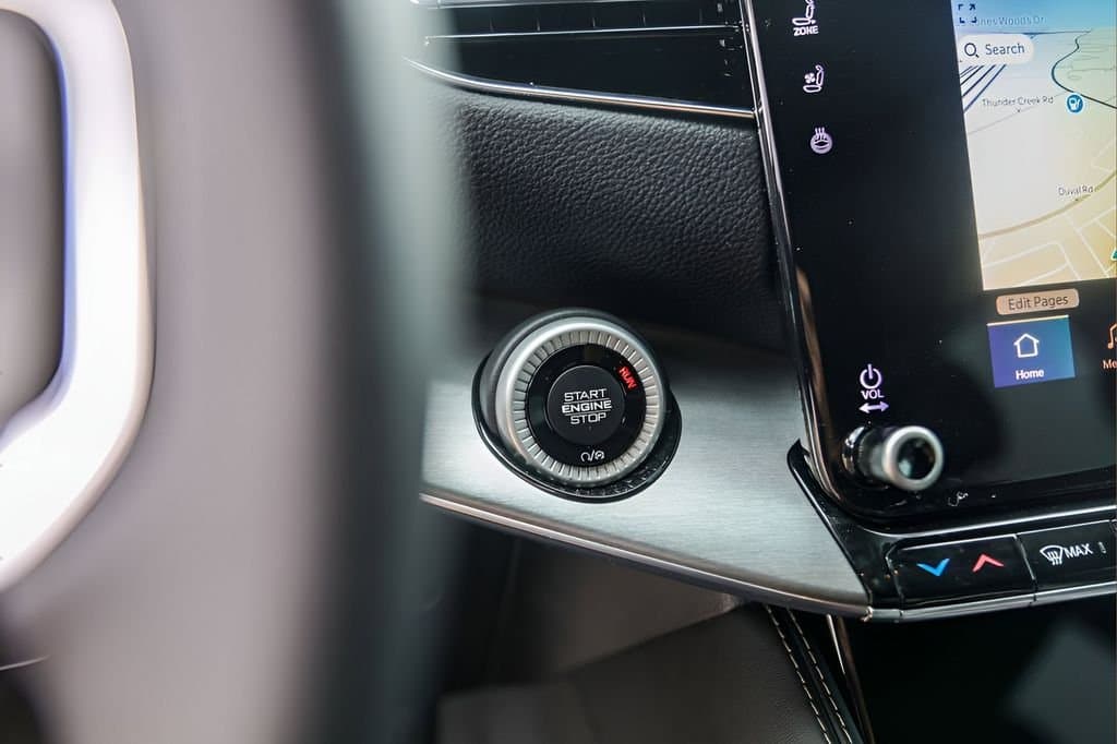 2023 Jeep Wagoneer - Image 18