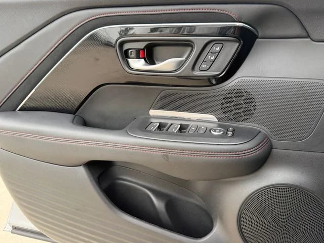 2025 Acura ADX - Image 22