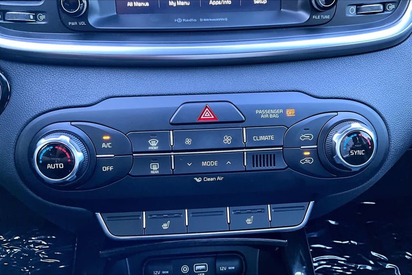 2017 Kia Sorento - Image 32