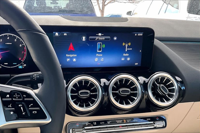 2025 Mercedes-Benz GLA 250 - Image 7