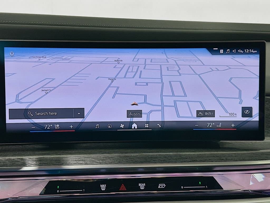 2025 BMW 7 Series - Image 13