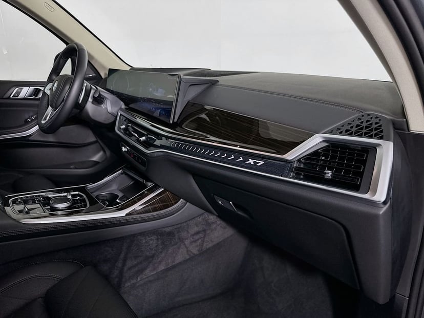 2024 BMW X7 - Image 31