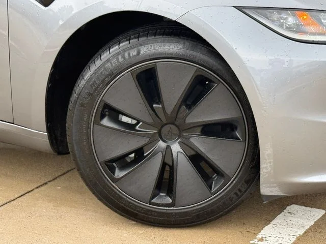 2025 Tesla Model 3 - Image 2