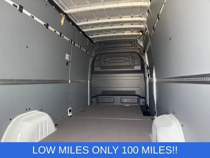 2025 Mercedes-Benz Sprinter 2500 - Image 21
