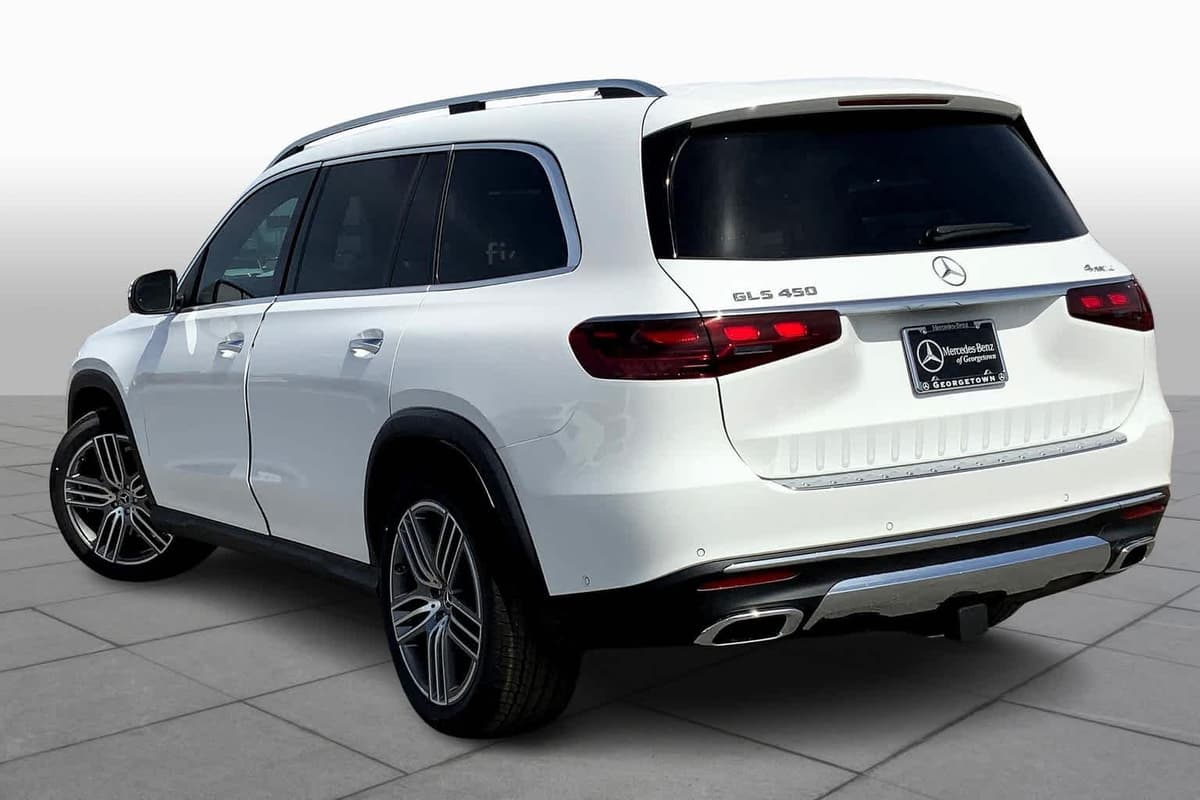 2025 Mercedes-Benz GLS 450 - Image 4
