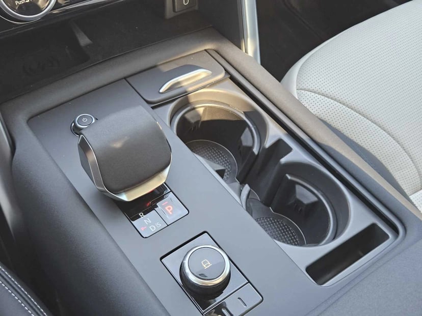2026 LAND ROVER Discovery - Image 17