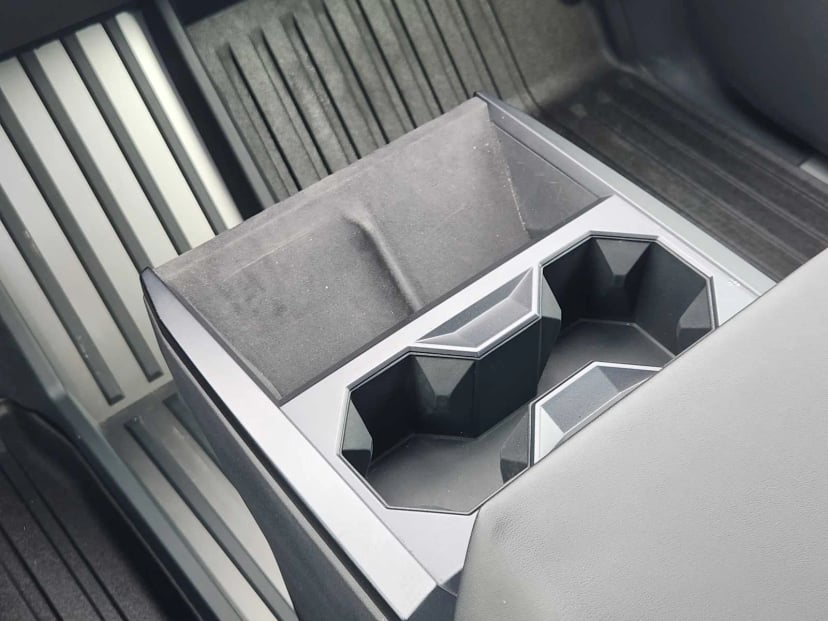 2024 Tesla Cybertruck - Image 17