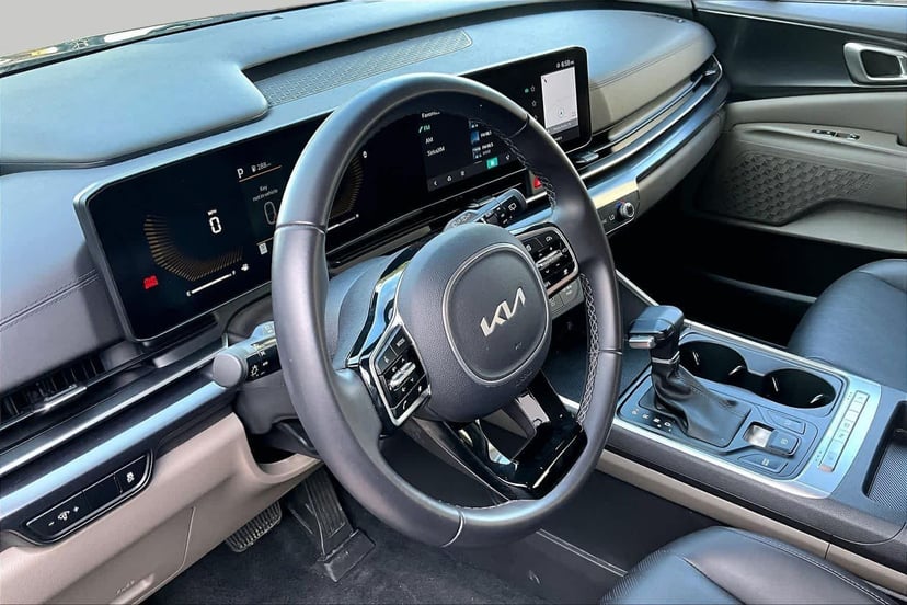 2025 Kia Carnival - Image 17