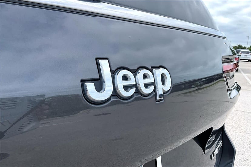 2022 Jeep Grand Cherokee L - Image 31