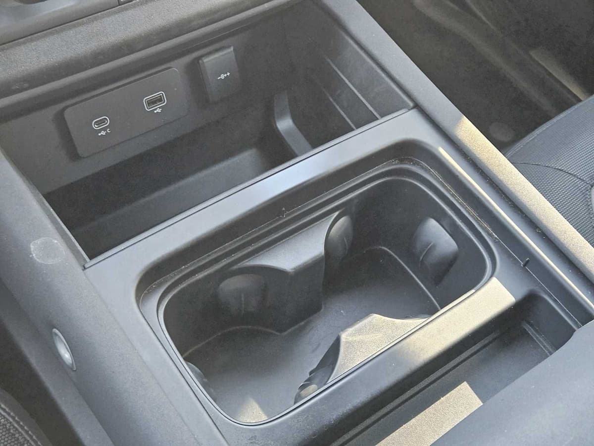 2023 Land Rover Defender - Image 17