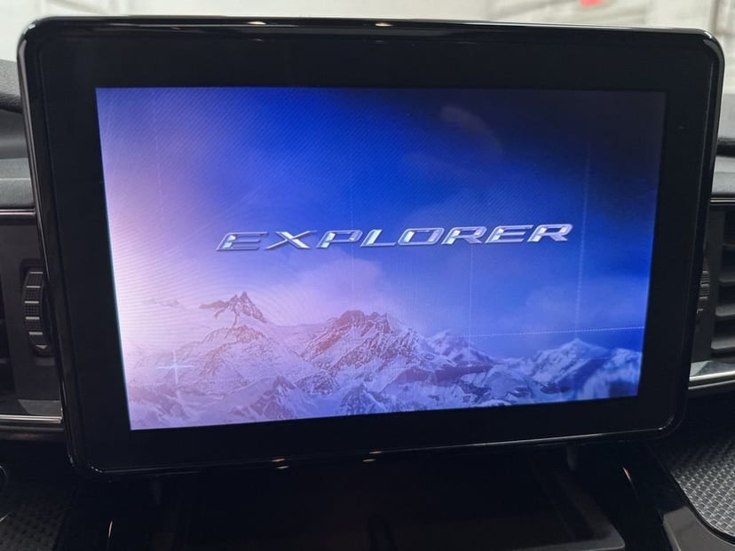2022 Ford Explorer - Image 13