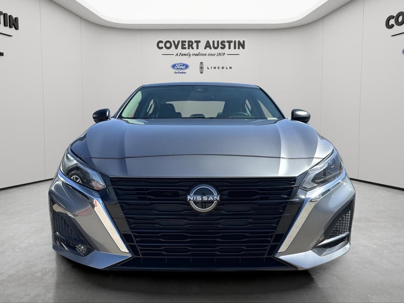 2024 Nissan Altima - Image 8