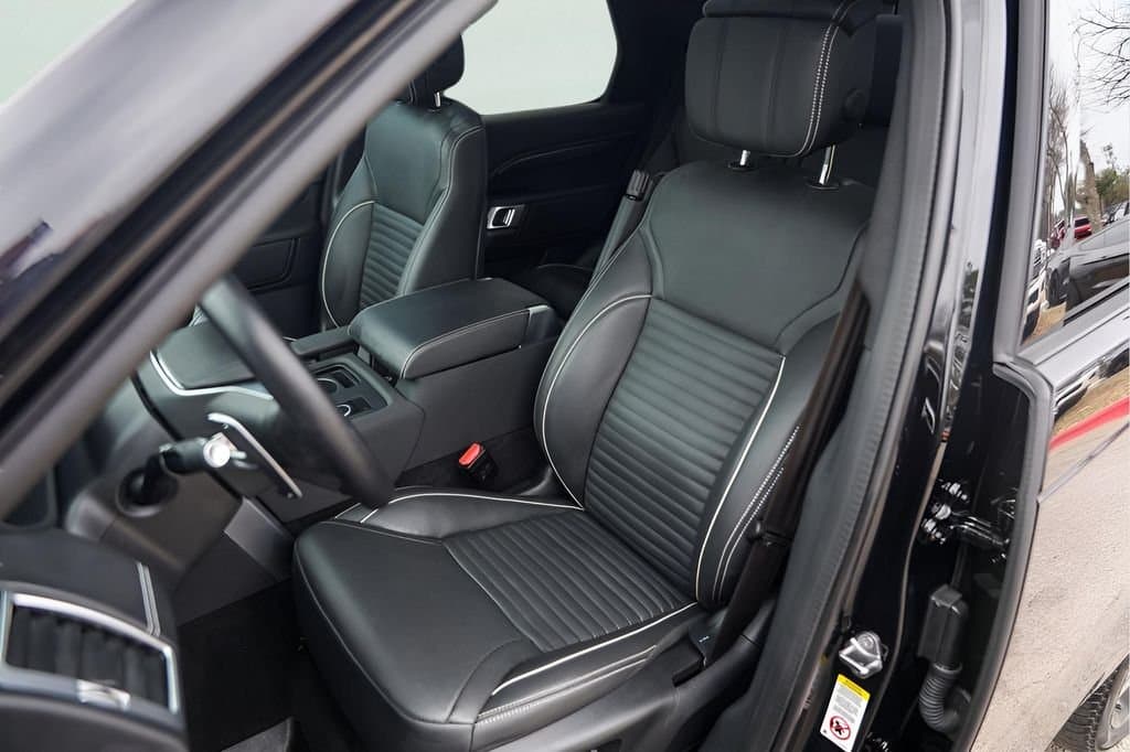 2024 Land Rover Discovery - Image 10