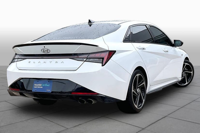 2022 Hyundai Elantra - Image 13