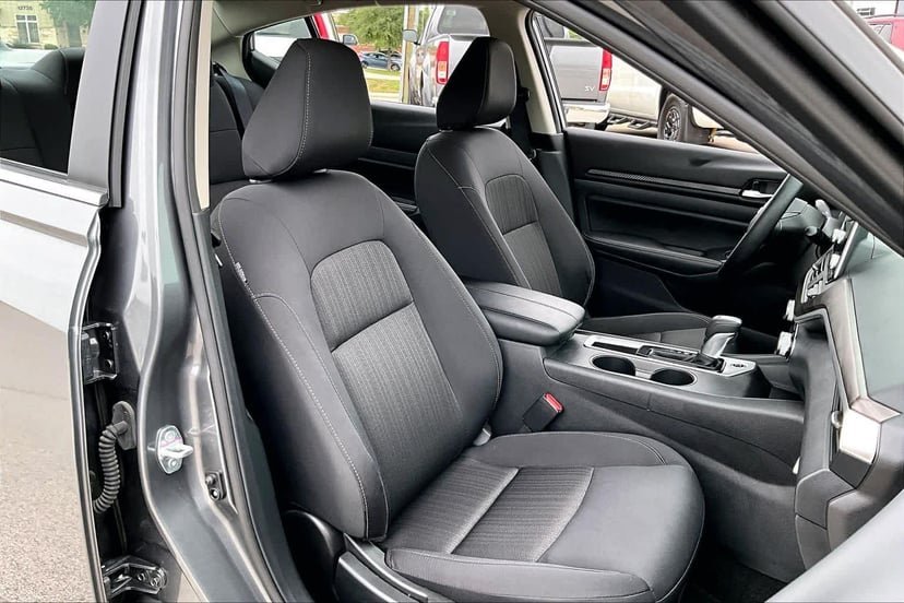 2025 Nissan Altima - Image 9