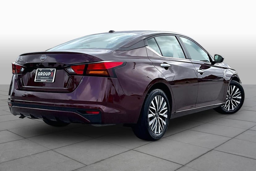 2025 Nissan Altima - Image 13