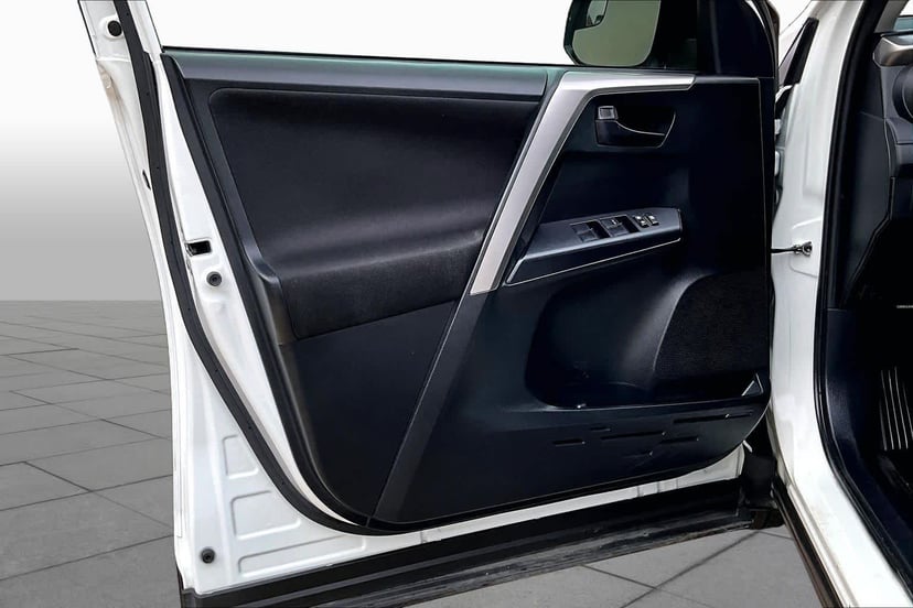 2017 Toyota RAV4 - Image 21
