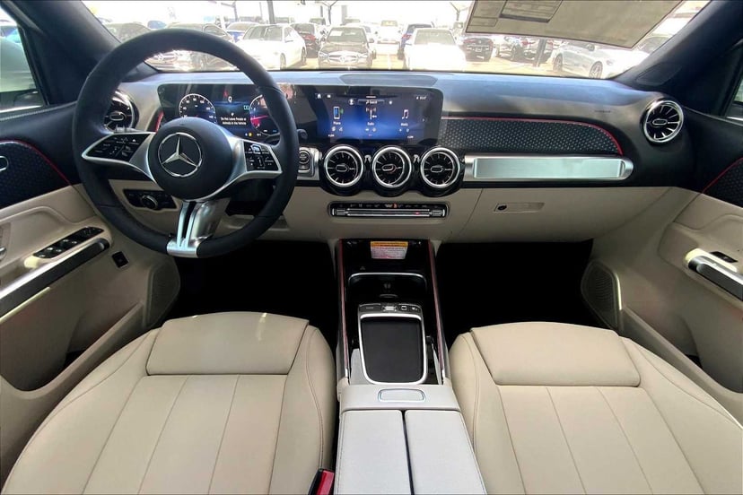 2025 Mercedes-Benz GLB 250 - Image 8