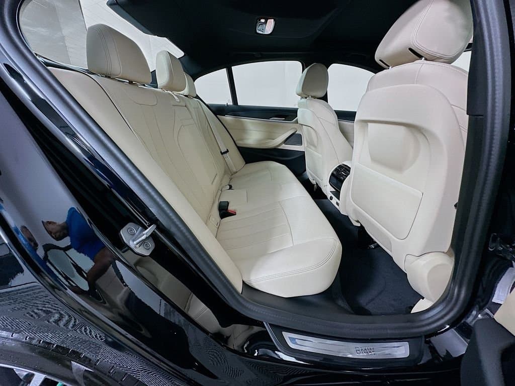 2023 BMW 5 Series - Image 28