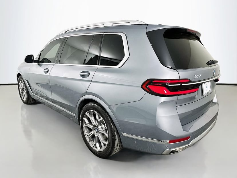 2024 BMW X7 - Image 7