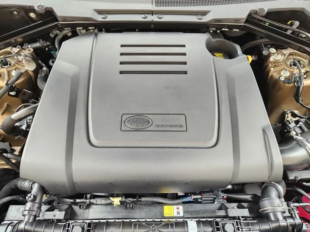 2026 Land Rover Defender 110 - Image 21