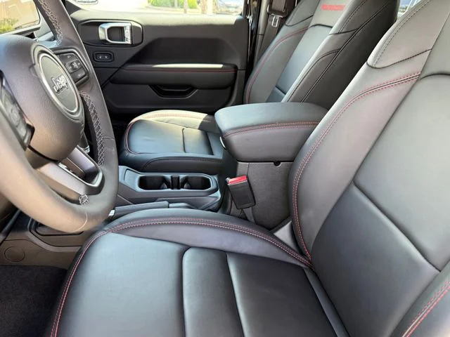 2025 Jeep Wrangler - Image 11