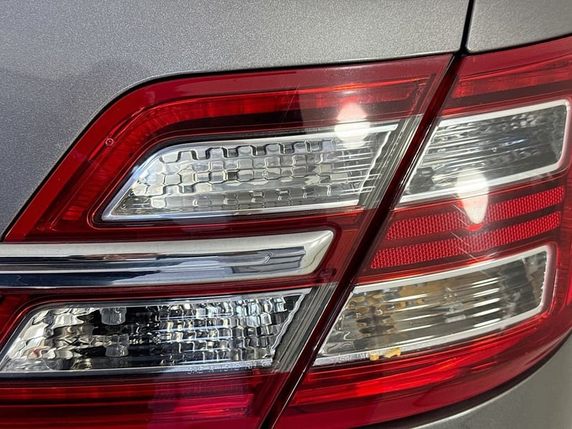 2013 Ford Taurus - Image 31