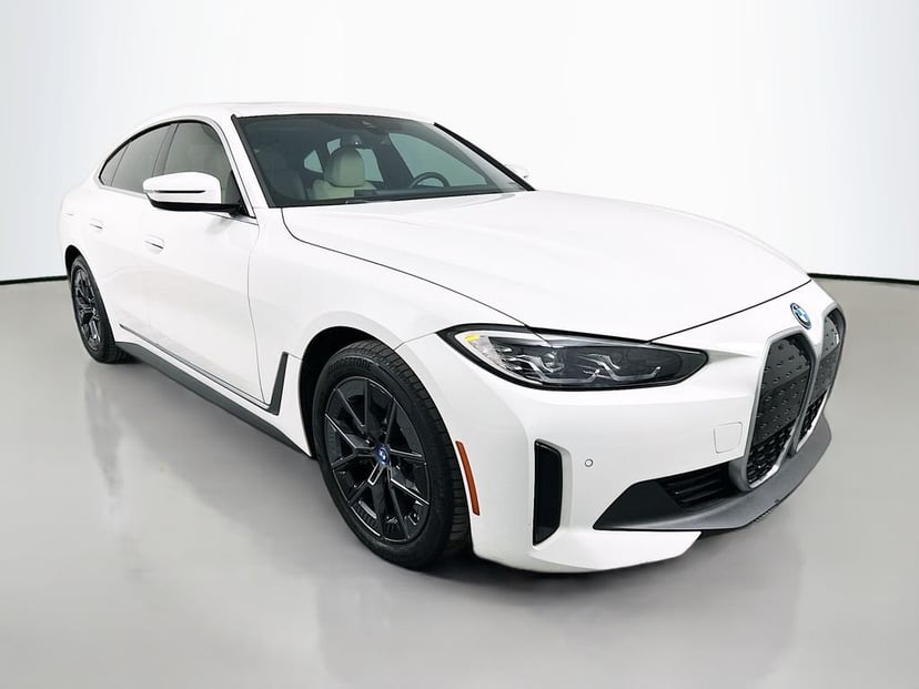 2023 BMW i4 - Image 3