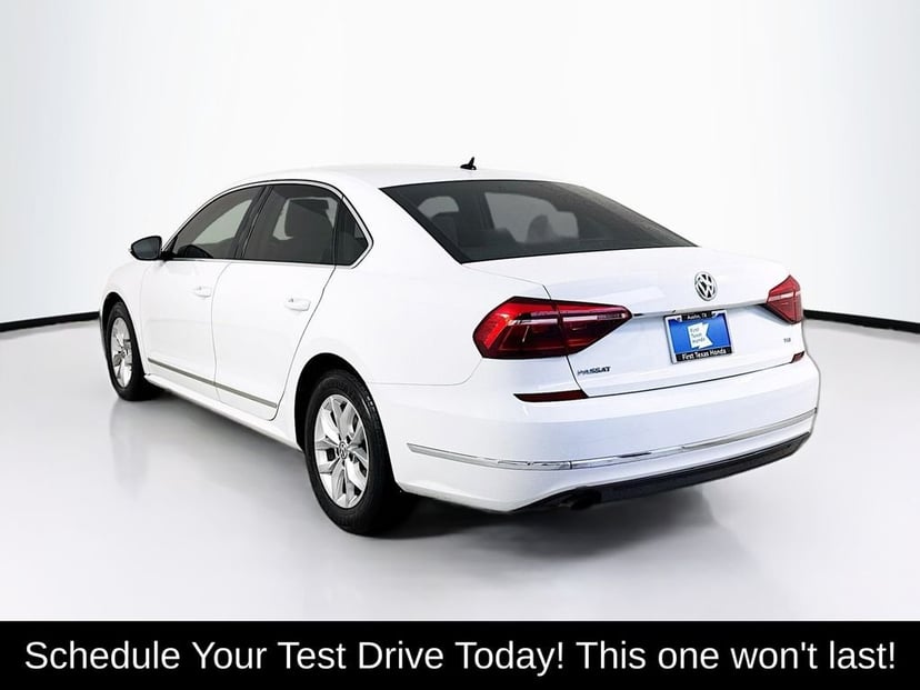 2017 Volkswagen Passat - Image 5