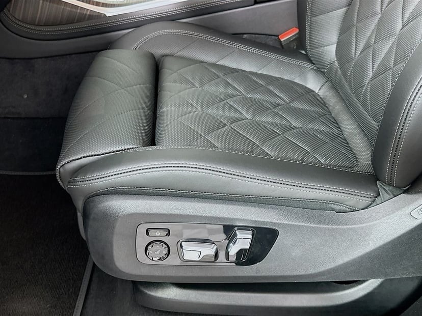 2026 BMW X7 - Image 21