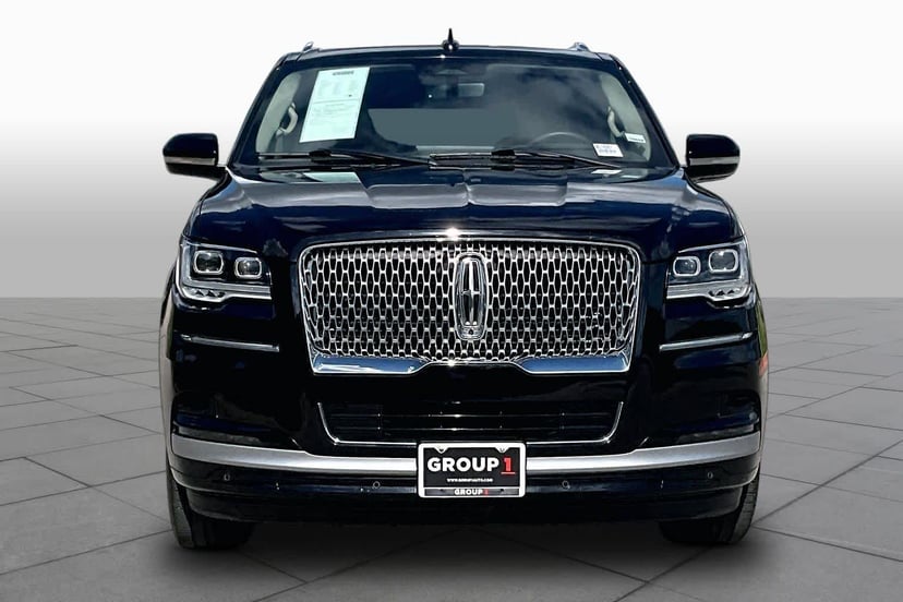 2022 Lincoln Navigator L - Image 2