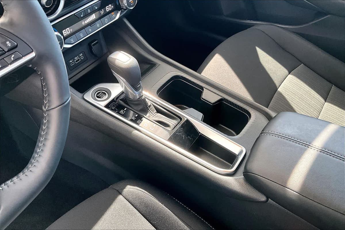 2025 Nissan Sentra - Image 16