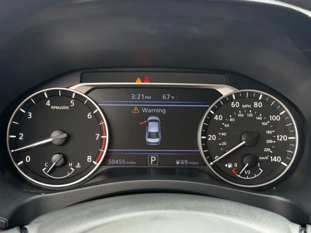 2022 Nissan Altima - Image 13