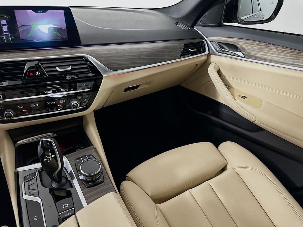 2019 BMW 5 Series - Image 24