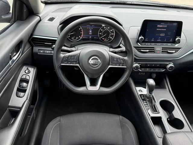 2022 Nissan Altima - Image 17