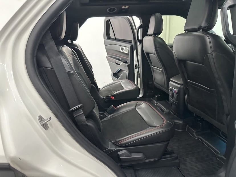 2022 Ford Explorer - Image 24