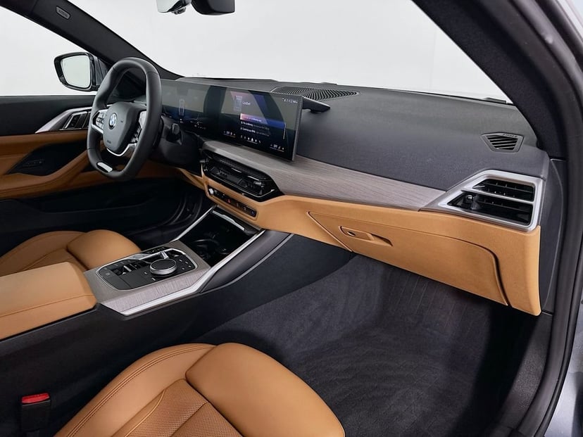 2025 BMW 4 Series - Image 30