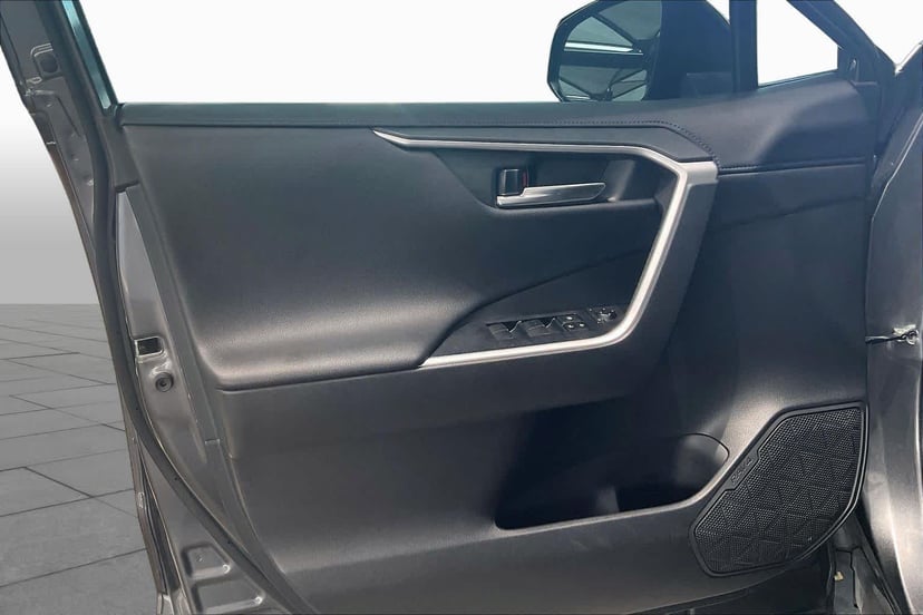2021 Toyota RAV4 - Image 22