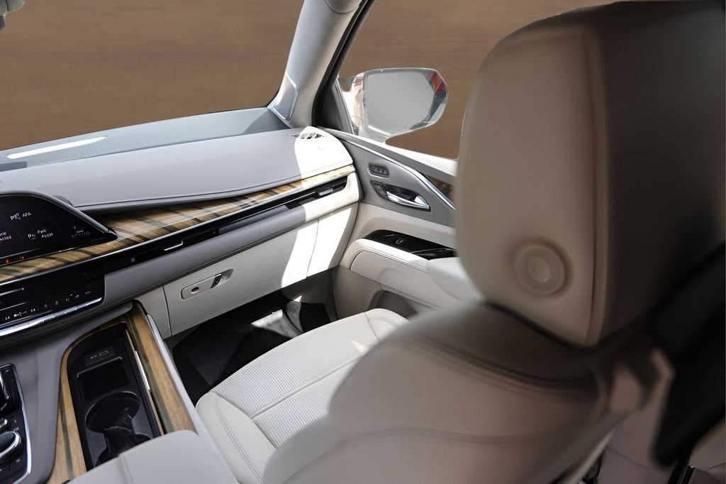 2021 Cadillac Escalade - Image 32